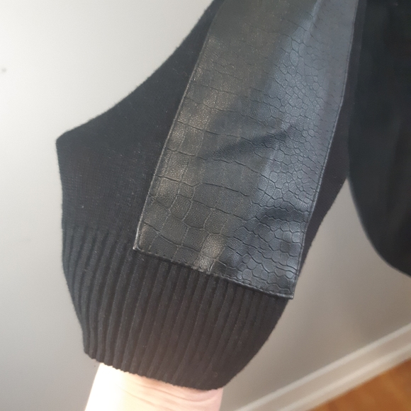 2B bebe black vneck faux leather patch sleeved hi/lo sweater size large - Picture 5 of 8